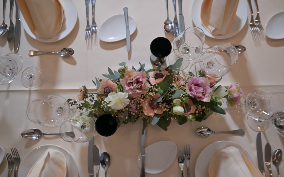 Notre salle est modulable et parfaitement adaptable à toutes les configurations de repas et banquets